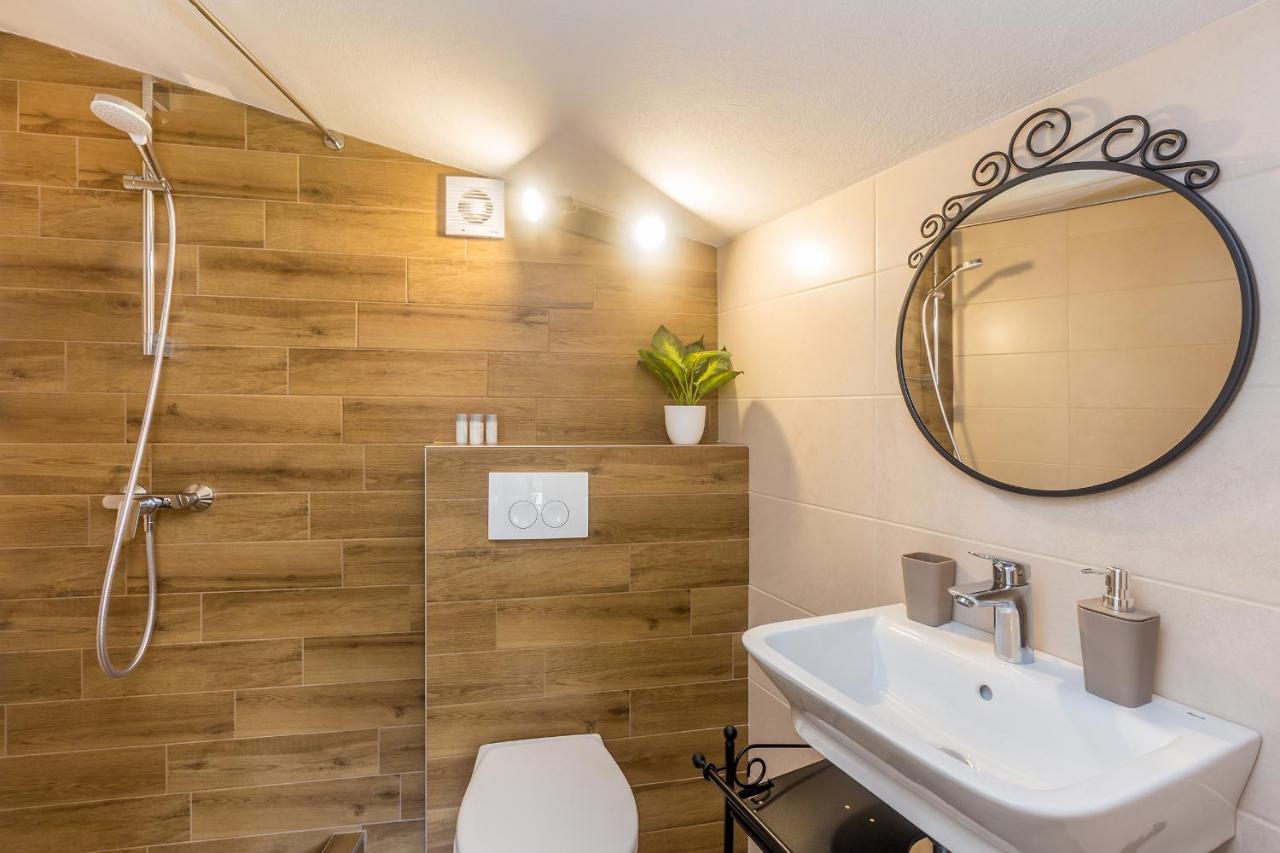 Holiday Home Jela Dobrinj Exterior photo
