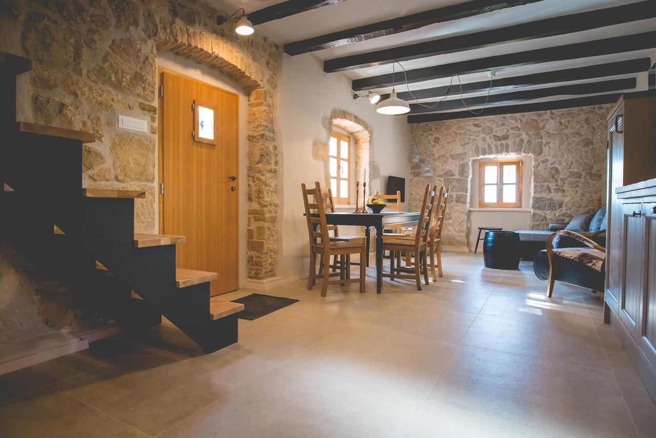 Holiday Home Jela Dobrinj Exterior photo