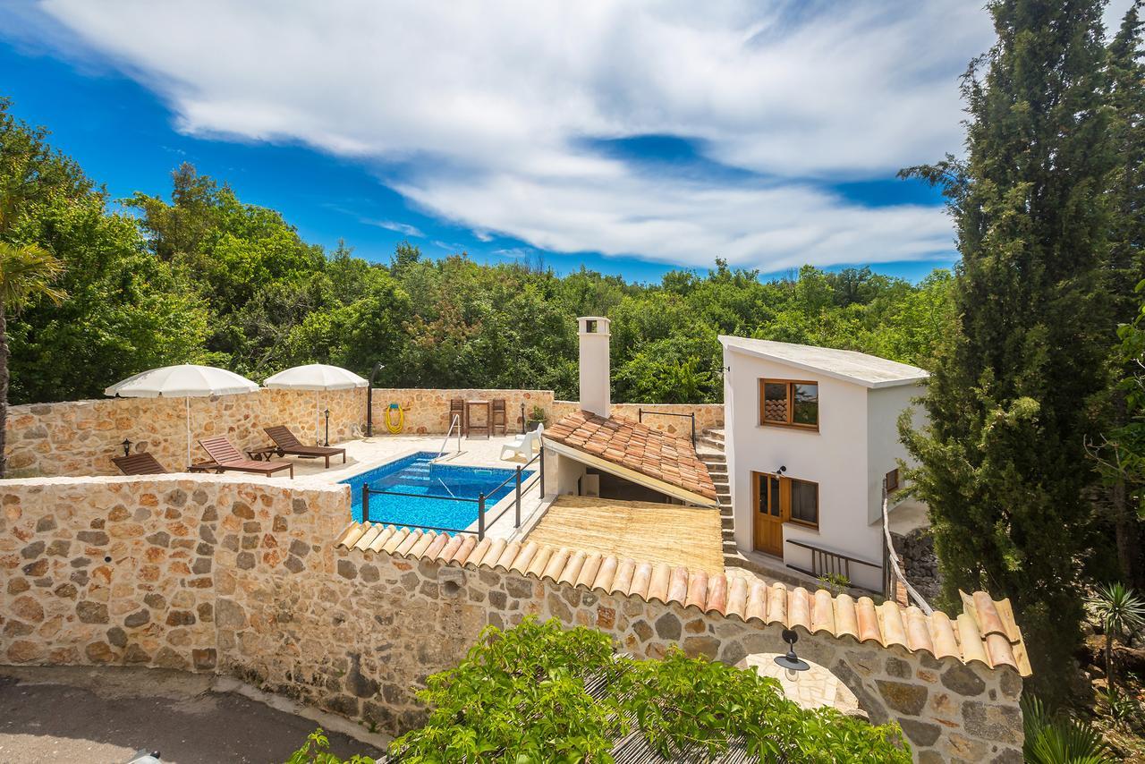 Holiday Home Jela Dobrinj Exterior photo